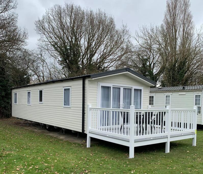 Kellysholidayhomes New Malton 3 Bedroom Caravan Weeley Exterior photo