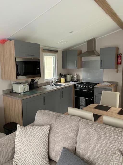 Kellysholidayhomes New Malton 3 Bedroom Caravan Weeley Exterior photo